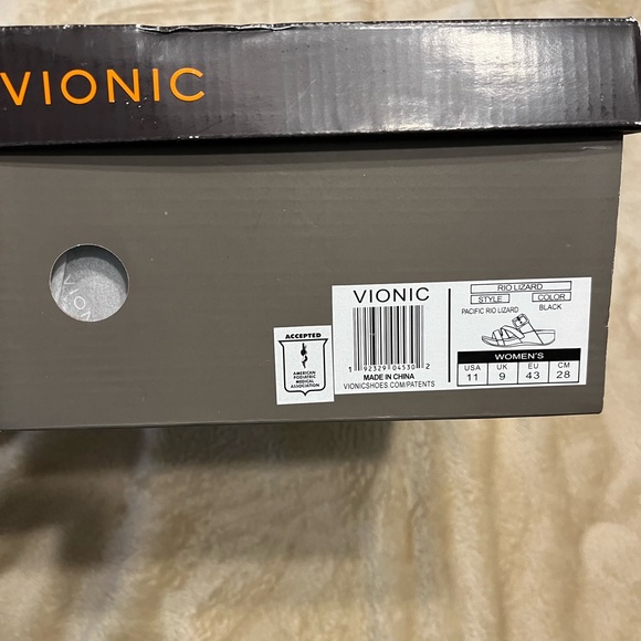 Ladies Vionic sandles - Picture 6 of 8